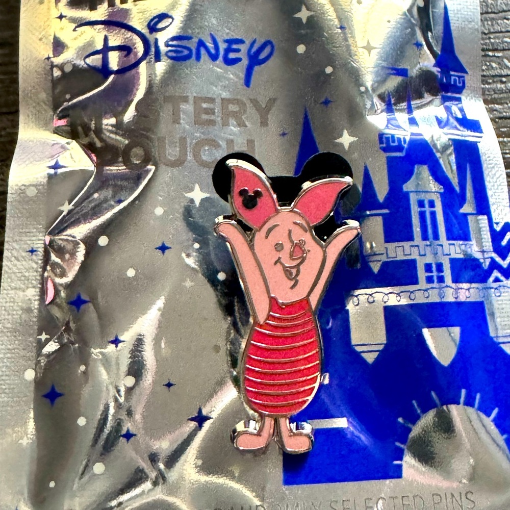2025 Piglet Disneyland Hidden Mickey Pin